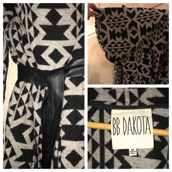 Vintage early 2010s, Cozy Part Wool BB Dakota Jacquard Wrap Coat, Size small - Picture 5 of 11